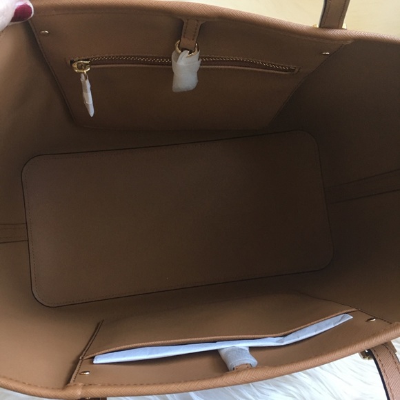 New! Michael Kors tote - Picture 4 of 5